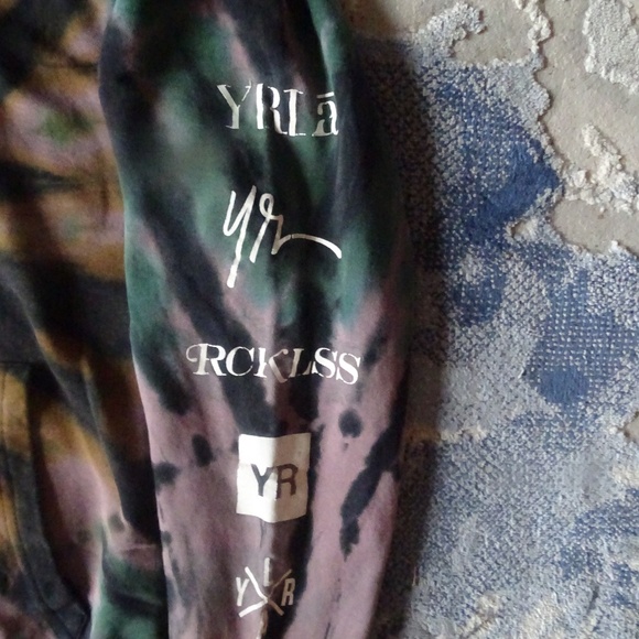 YOUNG AND RESTLESS TYE DIED SWEATSHIRT - Picture 2 of 3